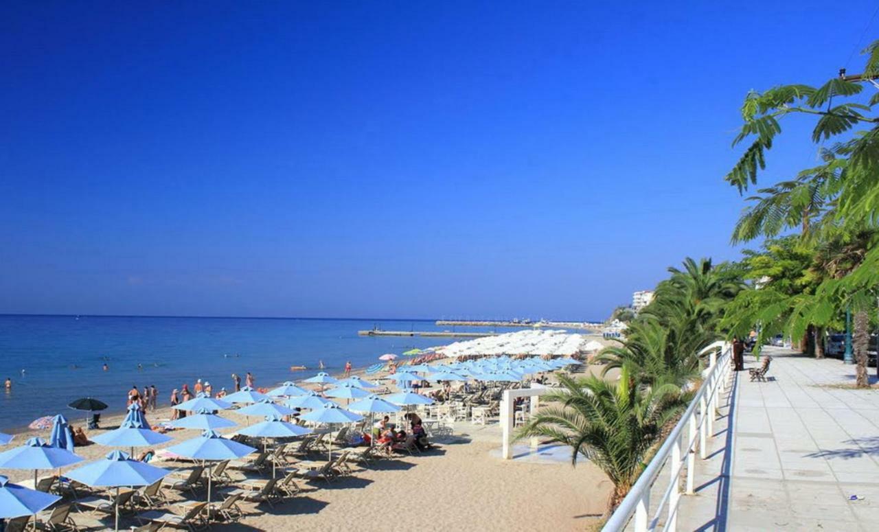 Sea Star Apartments Kallikratia Nea Kallikrateia Екстер'єр фото